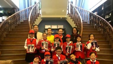 OFYCASA羞羞网站在线免费观看国际家居董事长韩萍接受两会小记者团的采访